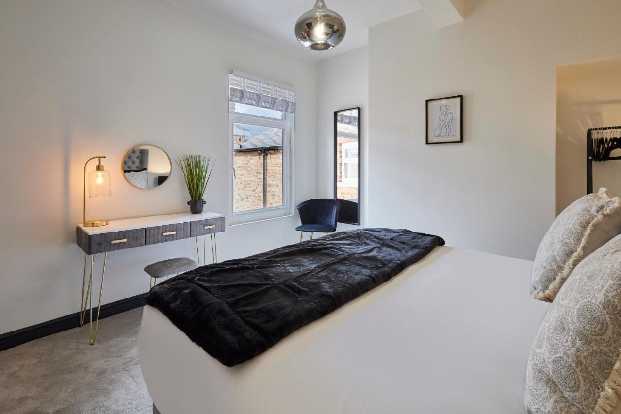Host & - Darcey House *